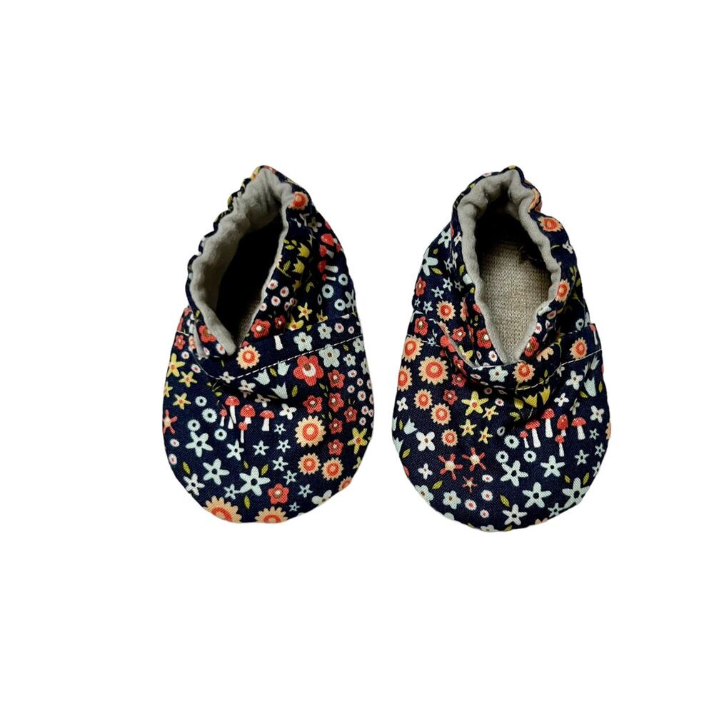 NWT Cabooties Handmade Baby Booties 0-6m